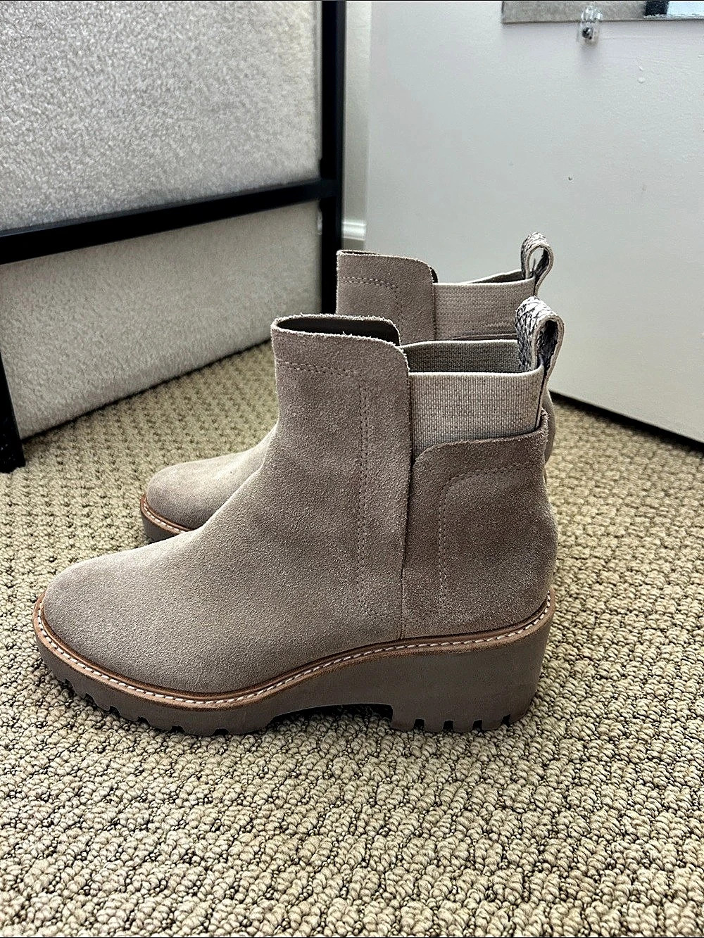 DV Dolce Vita Zepplin Lug Sole Chelsea Booties Brown US 8